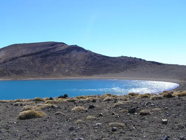 Blue Lake, Tongariro Crossing - panoramio
