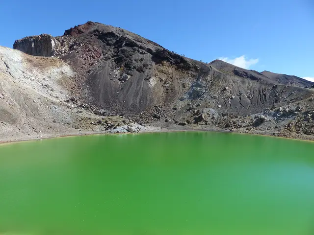 Emerald Lake and Red Crater, NZ