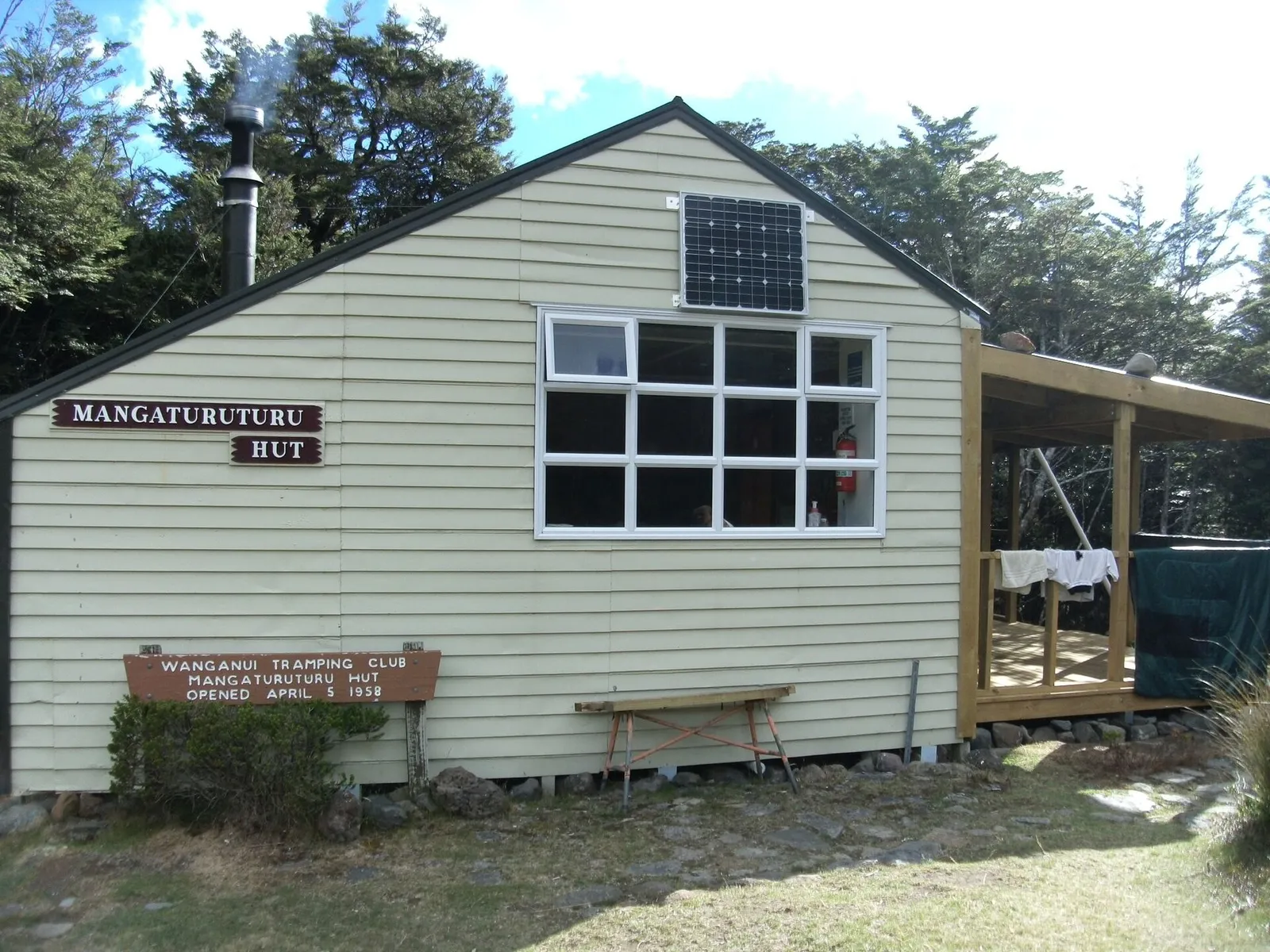 Mangaturuturu Hut 1